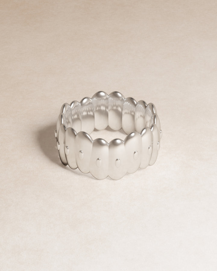pebble ring, sterling silver, S925, rhodium plated, product shot, close up, front view, jewellery, sculptural jewellery, minimal jewellery, blob