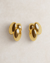barcelona studs, blob studs, gold vermeil, 18k gold vermeil, jewellery, minimal jewellery, sculptural jewellery, product shot, front view, egg shaped, dented