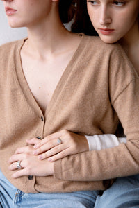 pebble ring, heart signet ring, sterling silver, S925, rhodium plated, hands, model, jewellery, sculptural jewellery, minimal jewellery, campaign, blob, heart, valentine