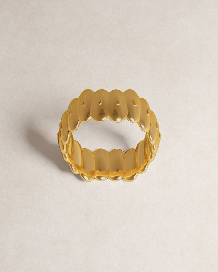 pebble ring, gold vermeil, 18k gold vermeil, product shot, close up, side view, jewellery, sculptural jewellery, minimal jewellery, blob